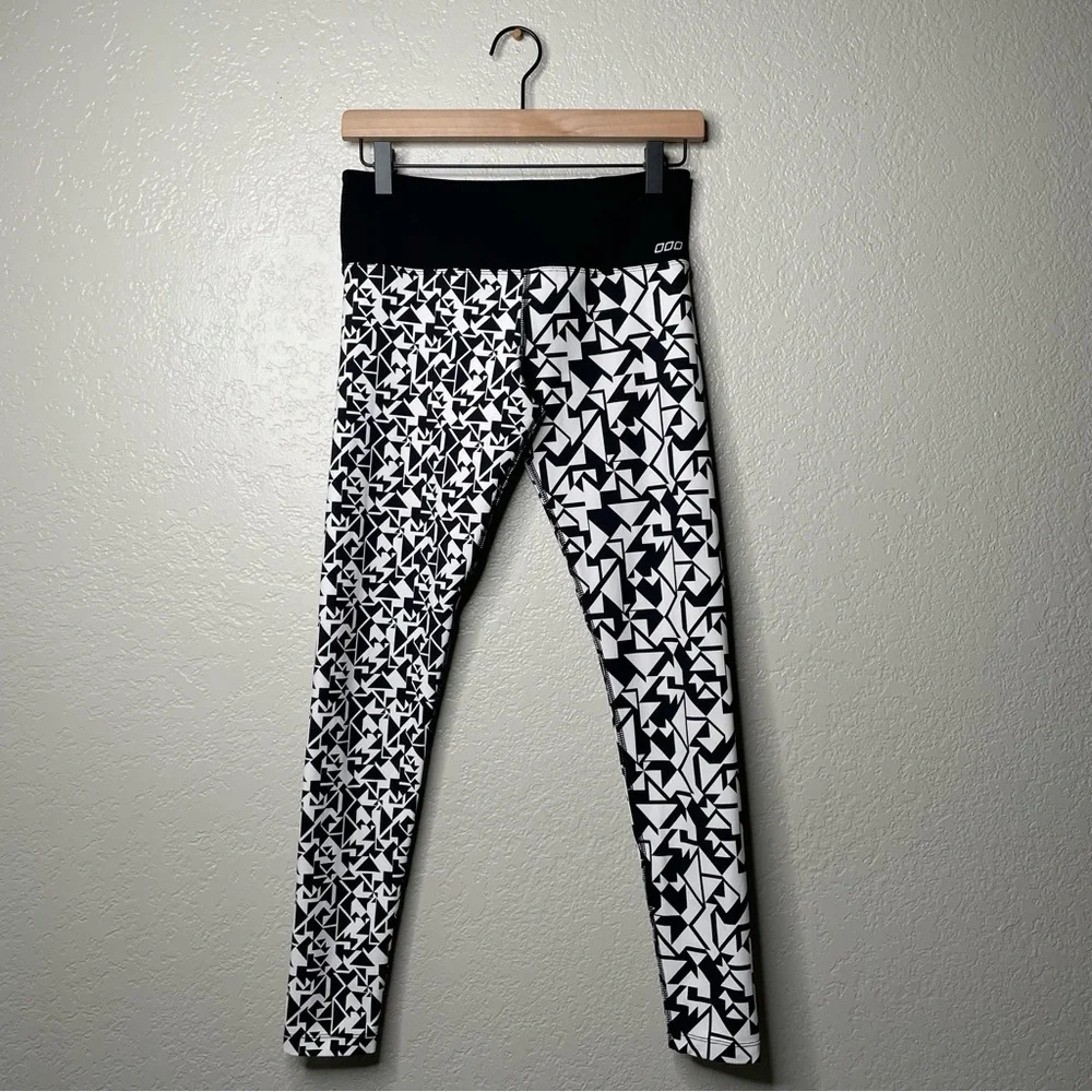 Lorna Jane Leggings Geometric Pattern Black & White Activewear Workout - Picture 2 of 13